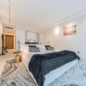 Aparthotel Rent Like - Apartament Deo Plaza - Old Town, Danzig